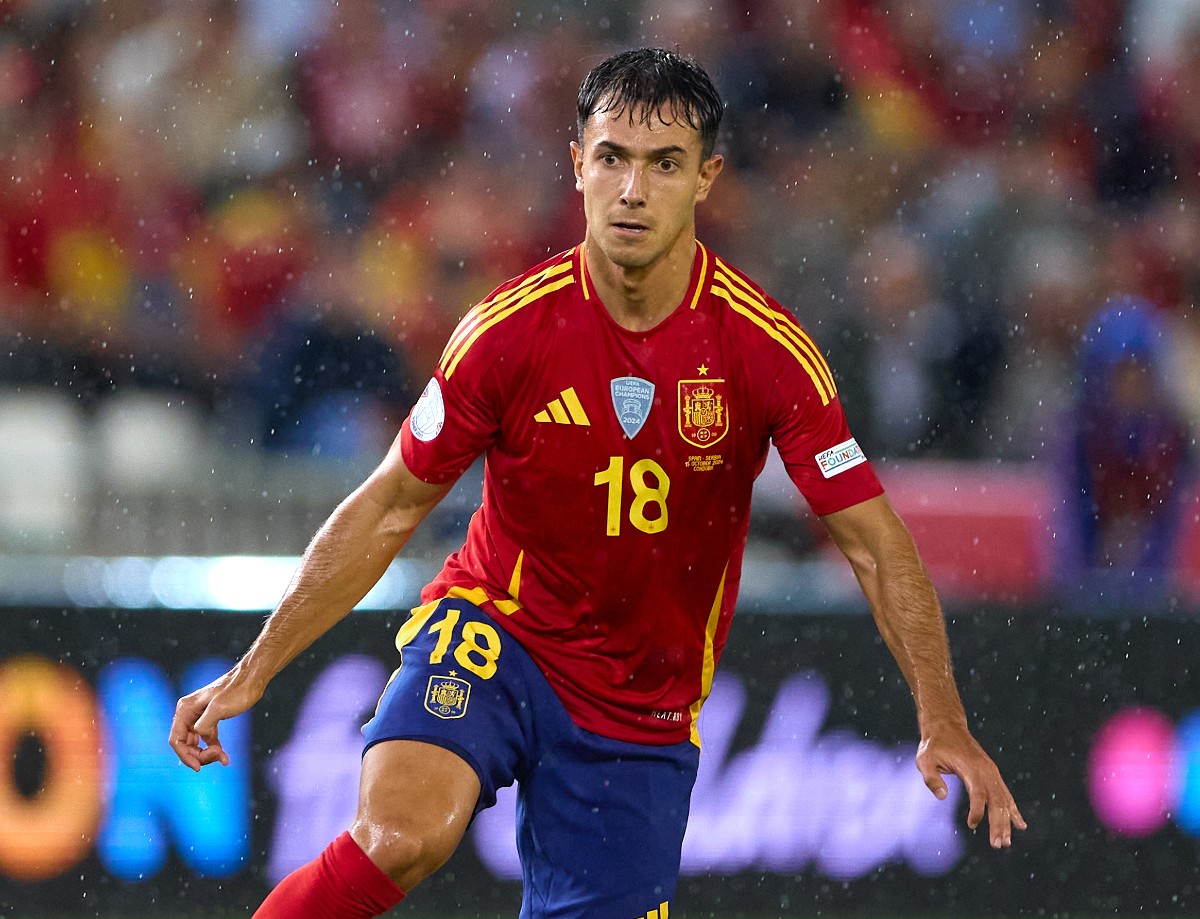 Martin Zubimendi en action avec l'Espagne