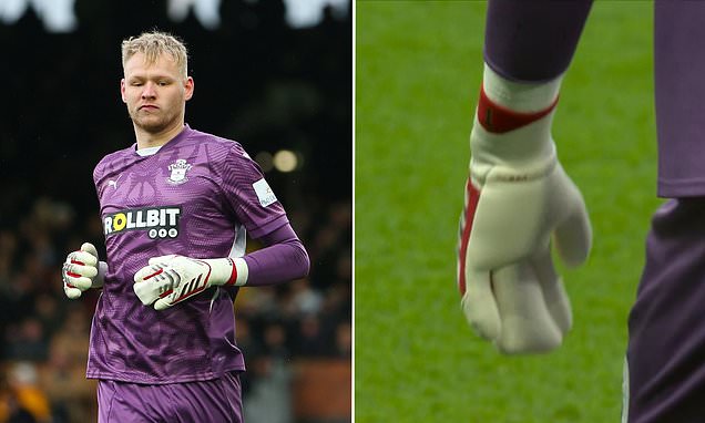 Aaron Ramsdale avec ses gants spéciaux à Southampton