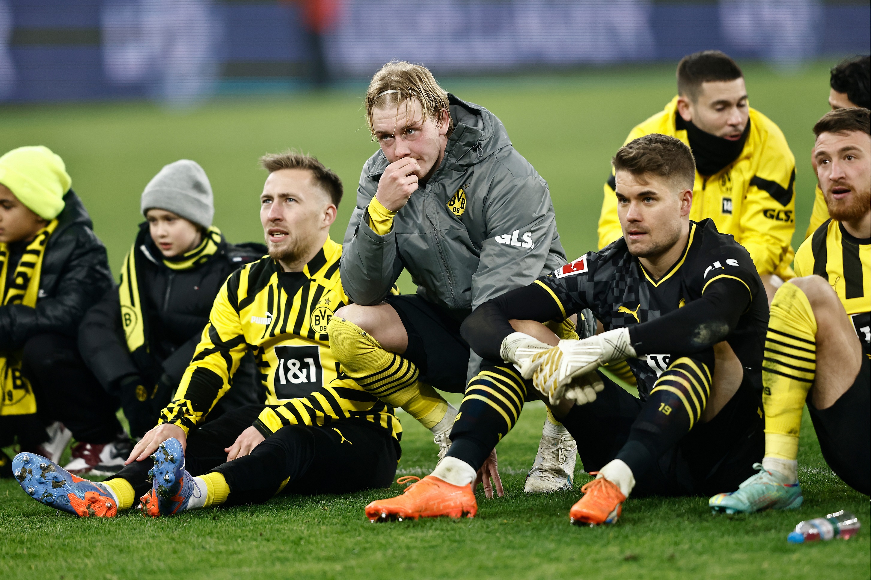 Julian Brandt avec ses coéquipiers du Borussia Dortmund après un match