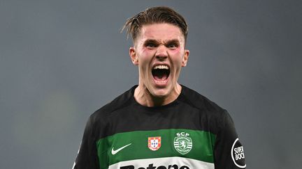 Viktor Gyokeres célèbre son premier but lors de la victoire du Sporting contre Manchester City en Ligue des champions, le 5 novembre 2024. (PATRICIA DE MELO MOREIRA / AFP)