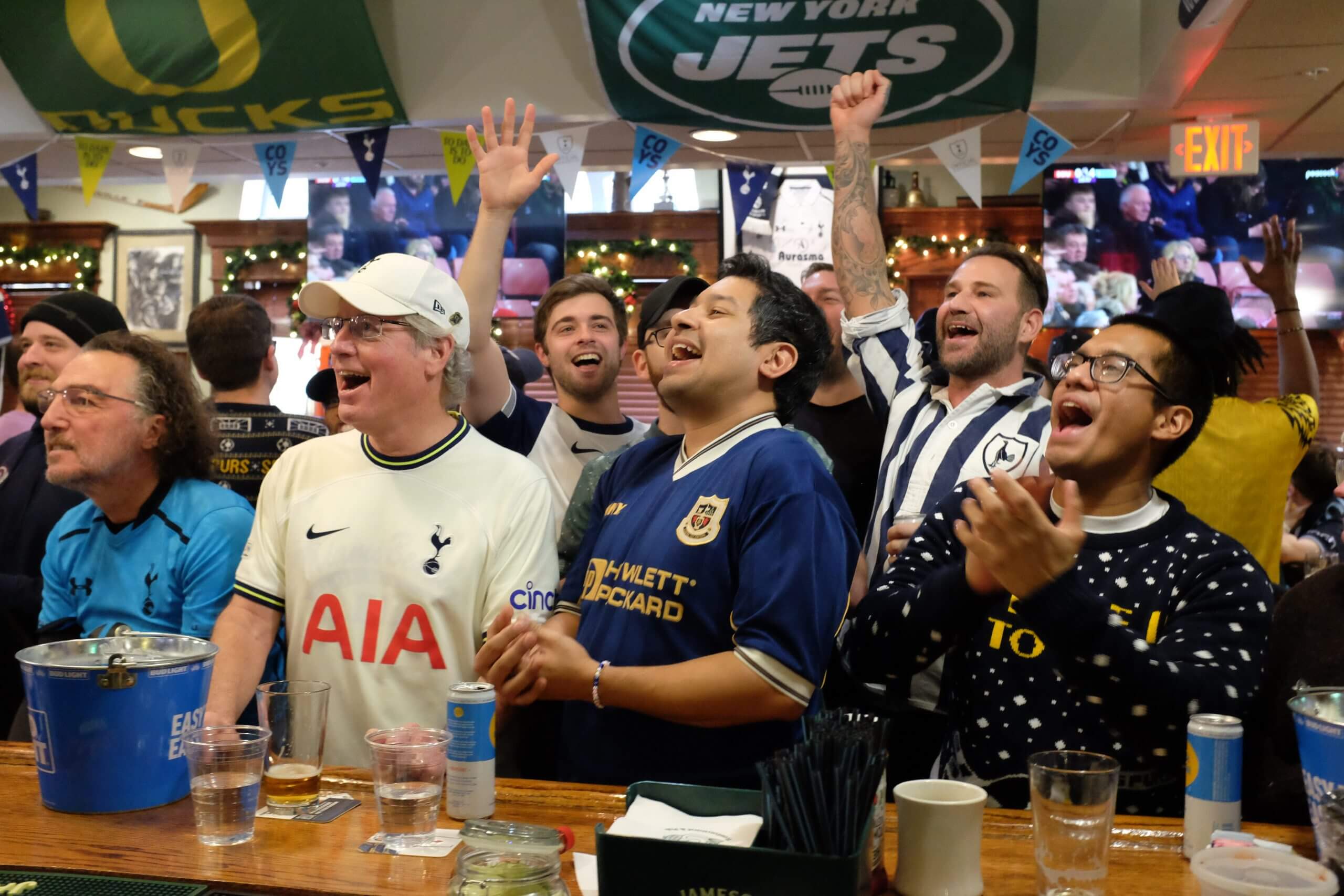 Fans de Spurs rassemblés dans un pub