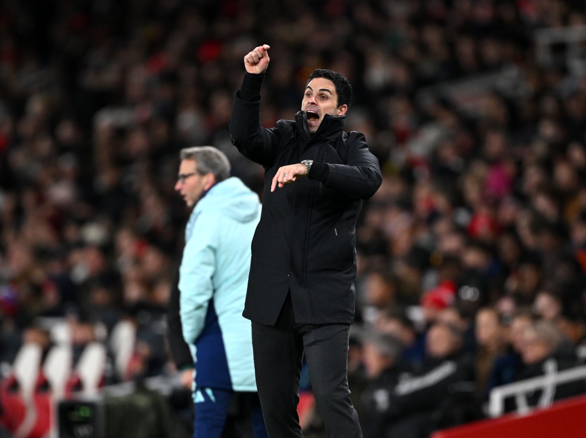 Mikel Arteta gesticule pendant la victoire d'Arsenal sur Monaco