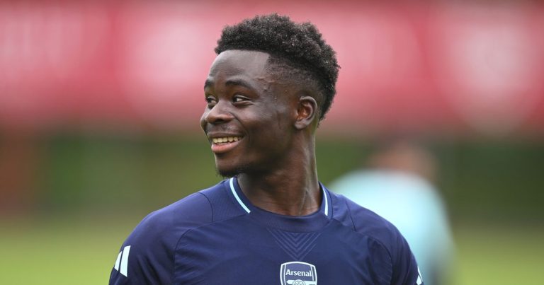 Arsenal face au défi de remplacer Bukayo Saka blessé