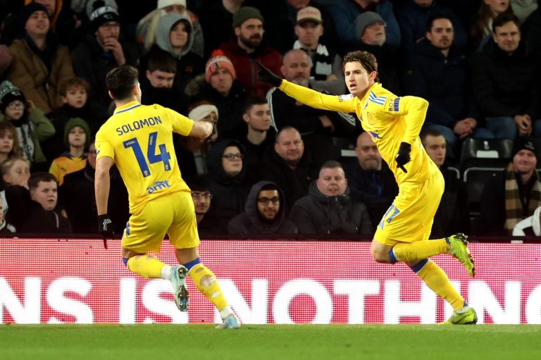 Brenden Aaronson et le but parfait de Leeds contre Derby