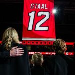 Eric Staal voit son numéro 12 retiré par les Hurricanes