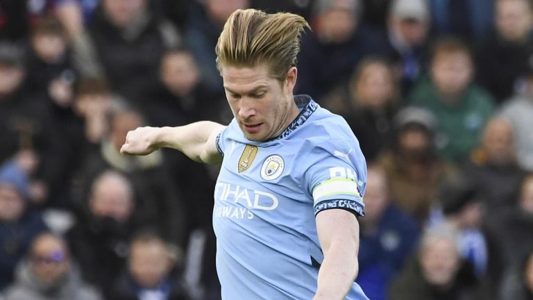 Gary Neville critique De Bruyne pour simulation contre Leicester