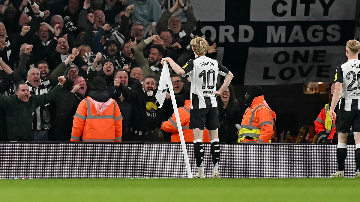 Gordon recrée la célébration iconique d-Henry à l-Emirates