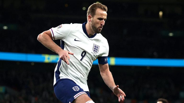 Harry Kane - Rooney et son geste avant le record de buts