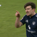 Harry Maguire tacle Kai Havertz lors d-une rencontre tendue