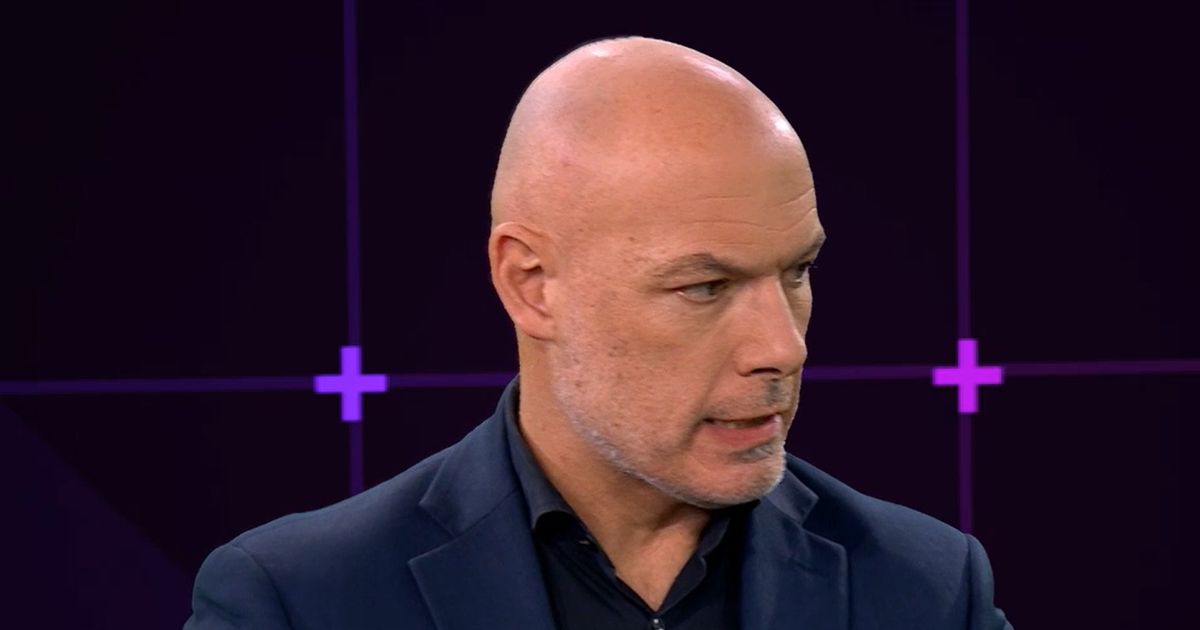 Howard Webb défend la décision de VAR après la colère d-Arteta