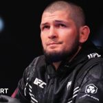 Khabib Nurmagomedov escorté d-un avion après un désaccord