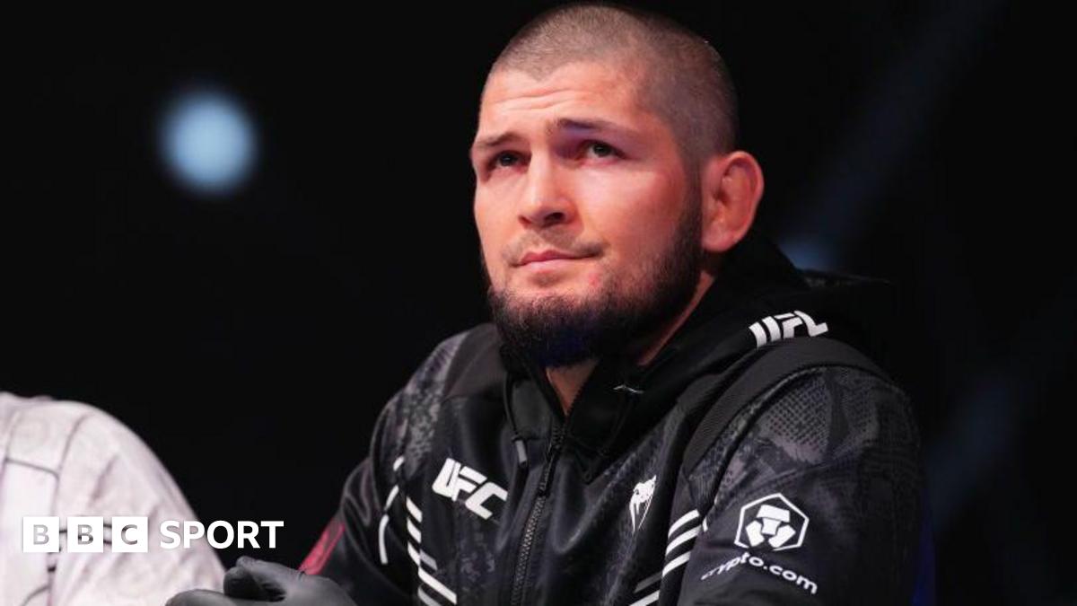 Khabib Nurmagomedov escorté d-un avion après un désaccord