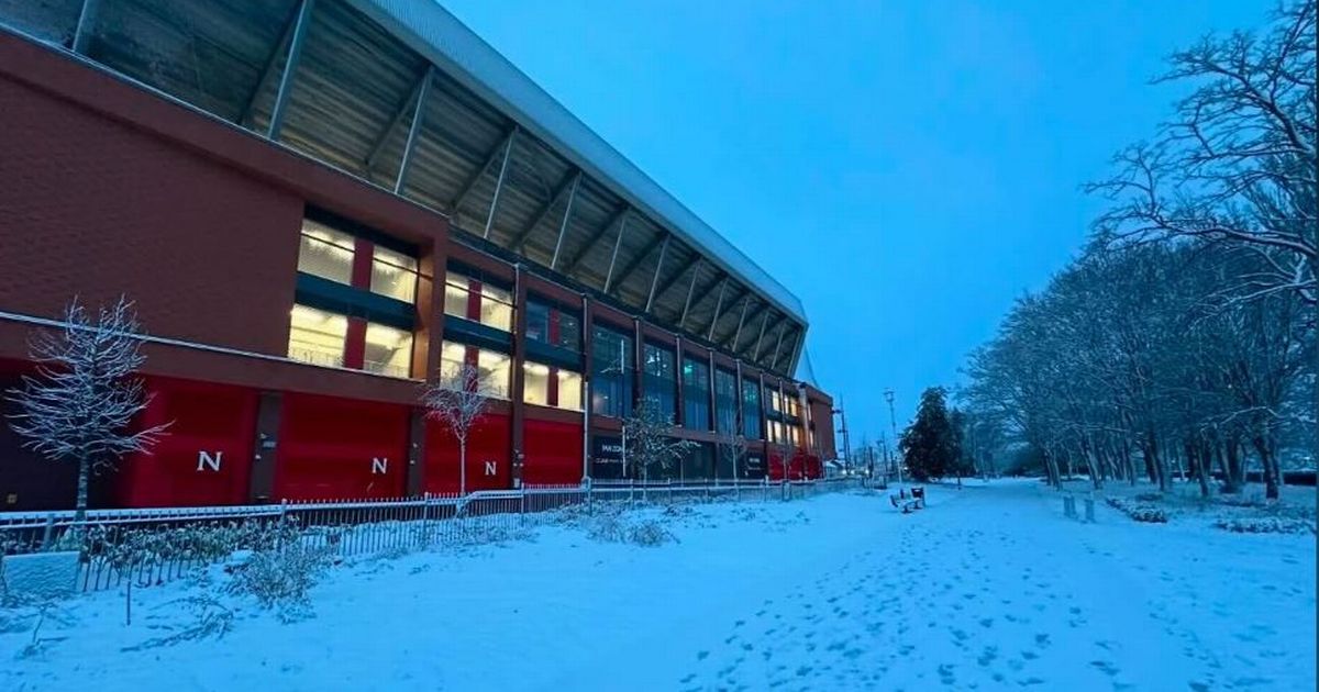 La neige cause le chaos sportif au Royaume-Uni - Liverpool-Man Utd menacé