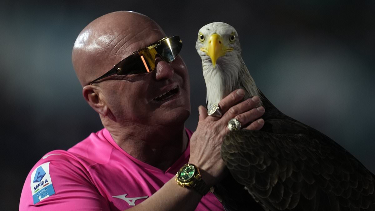 Lazio - licenciement du falcon handler pour des photos controversées