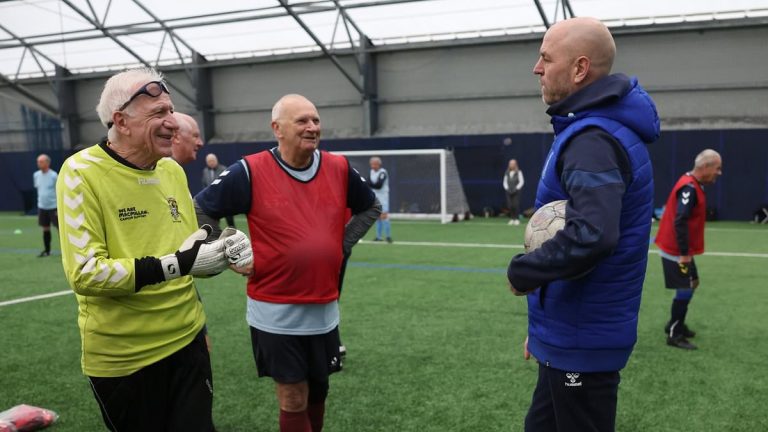 Le football marche pour tous - bienfaits et émergence du walking football