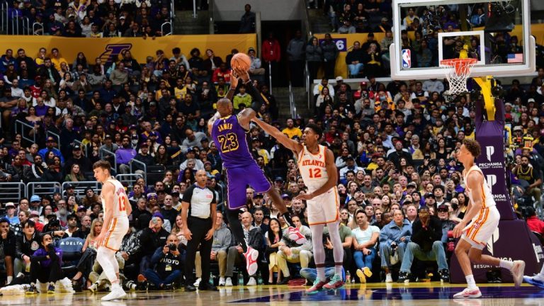 LeBron James bat le record de Jordan pour les matchs à 30 points