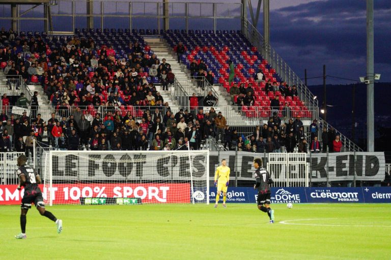 Les Ultras de Clermont Luttent pour le Foot le Week-End