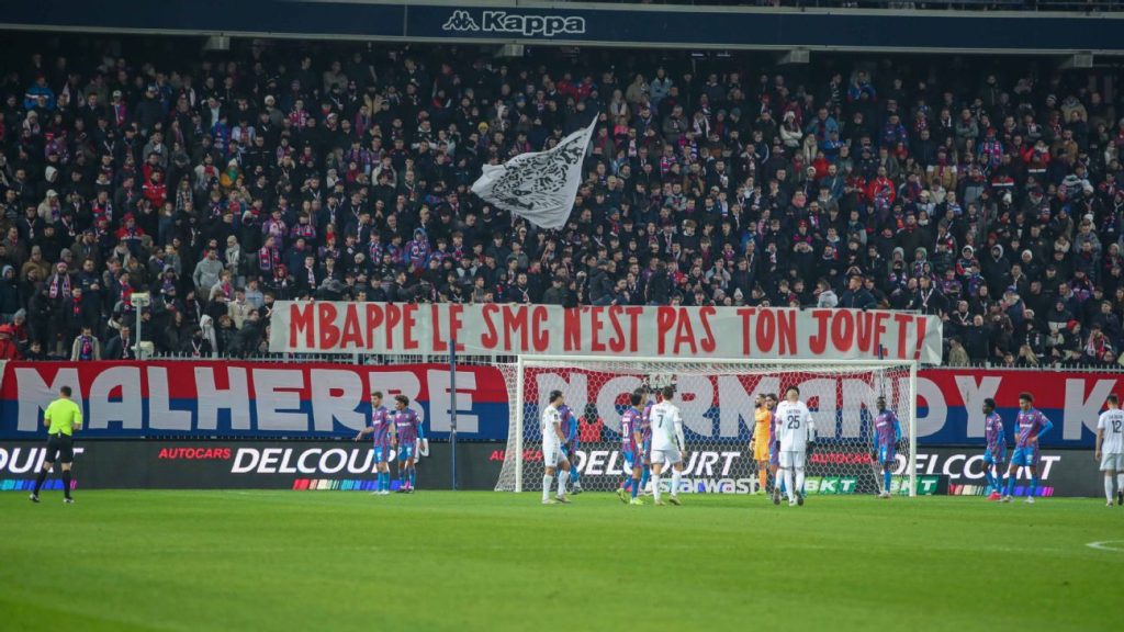 Les fans de SM Caen protestent contre Mbappé - -Pas votre jouet-