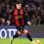 Liverpool en tête pour signer Milos Kerkez de Bournemouth