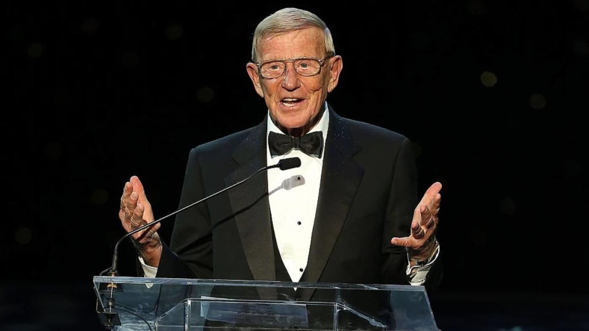 Lou Holtz se moque de Ryan Day avant la finale du CFP