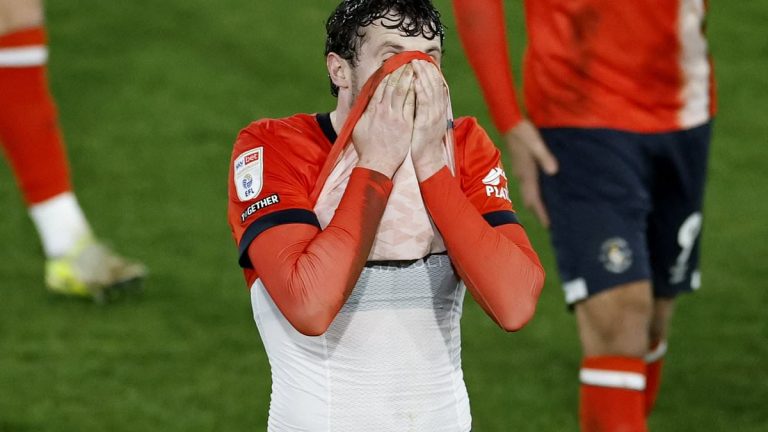 Luton Town se sépare de son entraîneur face à la menace de relégation