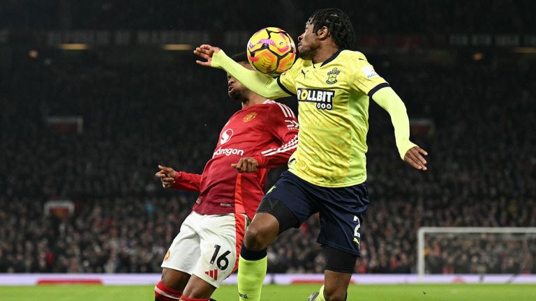 Manchester United - Les fans furieux après un penalty refusé