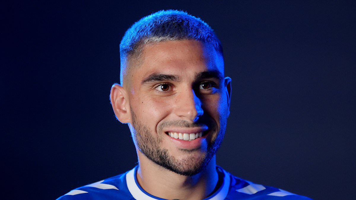 Neal Maupay se moque d-Everton- Tony Bellew répond