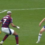 Newcastle égalise contre Tottenham - Controverse sur la main de Joelinton