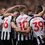 Newcastle fixe le prix d-Isak à 150 millions pour Arsenal