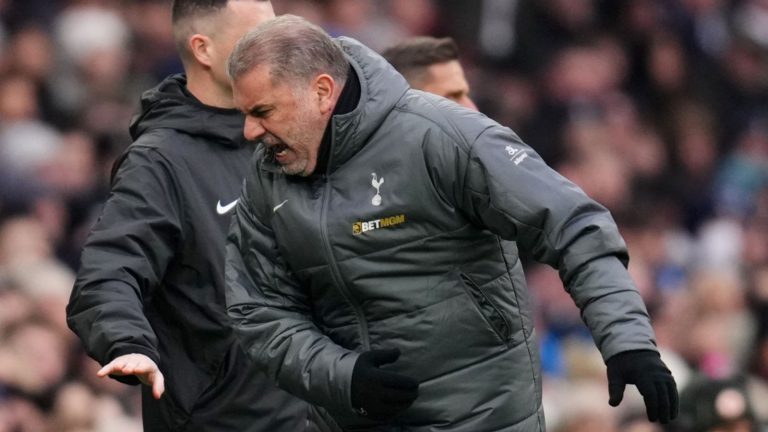 Newcastle s-impose 2-1 contre Tottenham grâce à Gordon