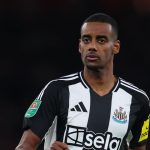 Newcastle soutient Isak malgré l-intérêt d-Arsenal