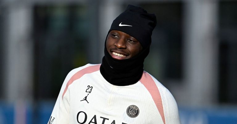 PSG propose un échange Kolo Muani à Aston Villa