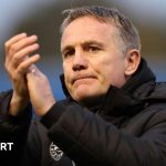 Phil Parkinson vise un jalon historique avec Wrexham