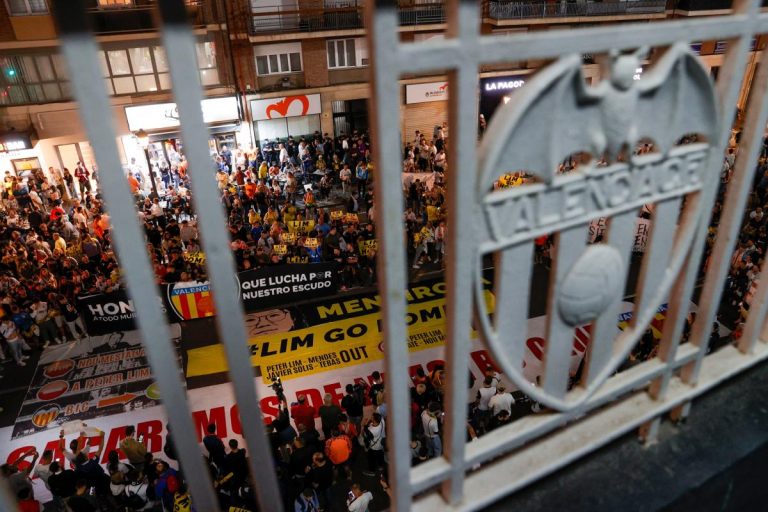 Protestation des supporters du Valencia contre Peter Lim