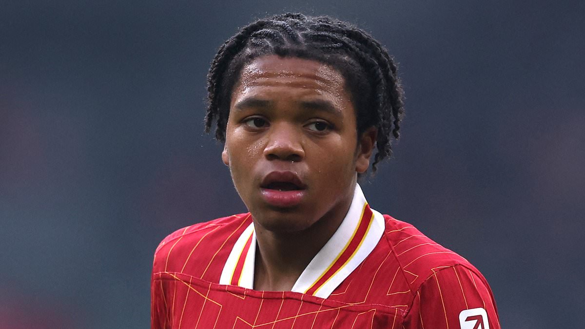 Rio Ngumoha- 16 ans- fait ses débuts avec Liverpool en FA Cup