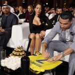 Ronaldo éblouit un jeune fan aux Globe Soccer Awards