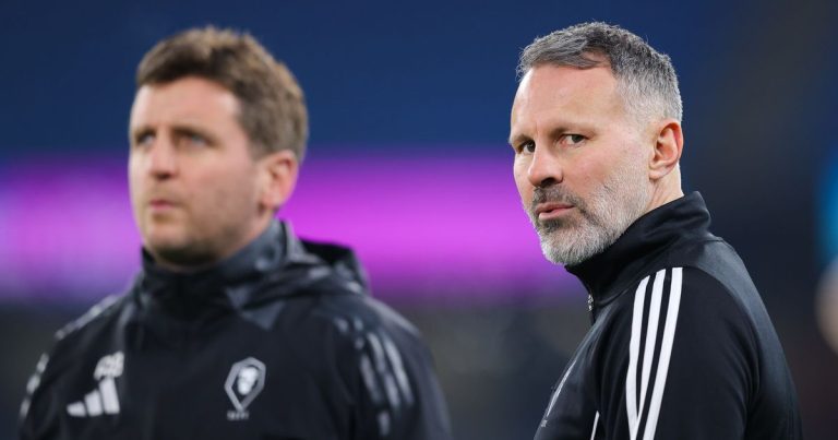 Ryan Giggs sur le banc - Salford face à Manchester City