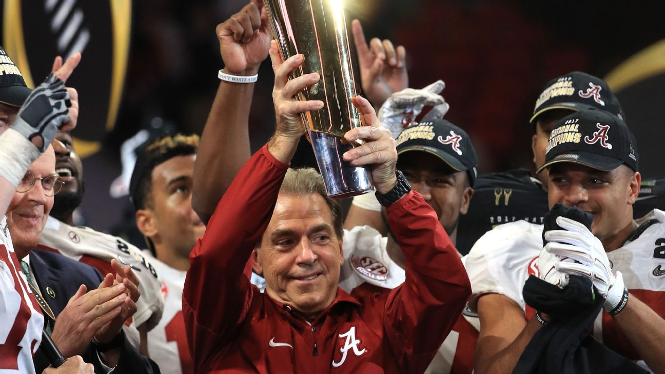 Saban et Meyer rejoignent le Hall of Fame du football universitaire en 2025