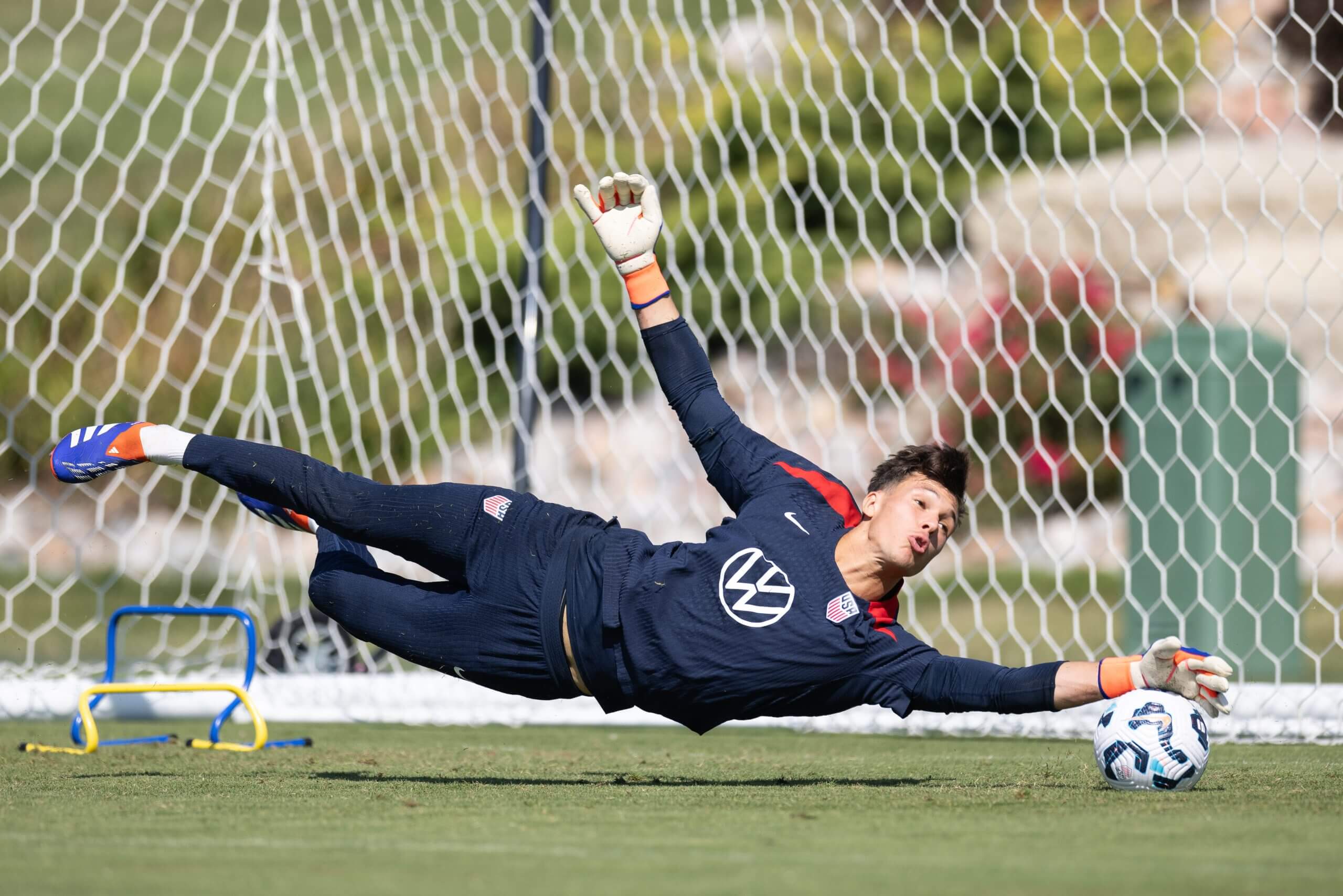 Diego Kochen avec le maillot de l'équipe U17