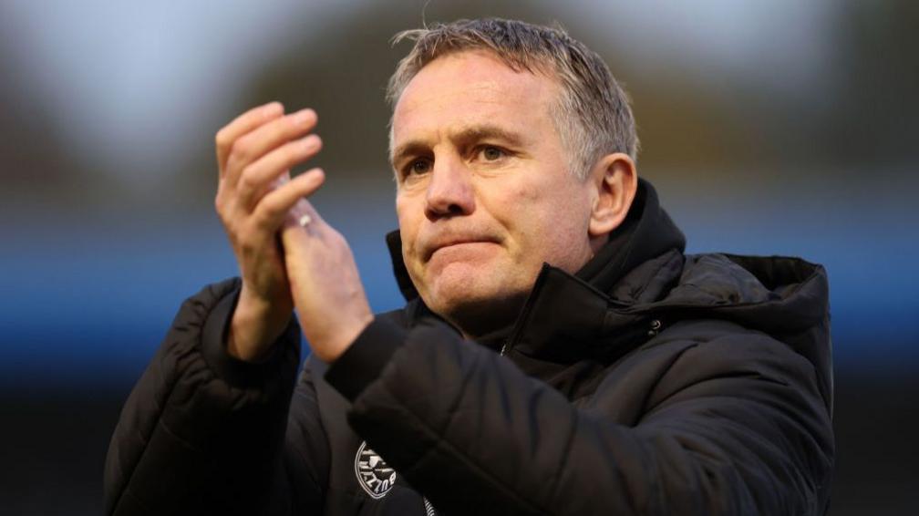 Phil Parkinson applaudit les fans de Wrexham