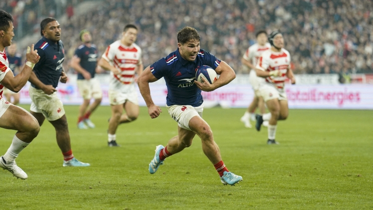 Antoine Dupont en action avec le XV de France lors du test match contre le Japon, le 9 novembre 2024 au Stade de France.