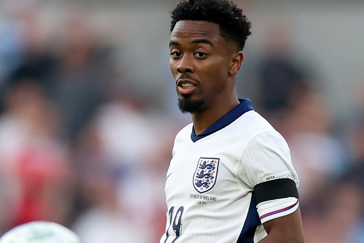 Angel Gomes en action pour l'Angleterre