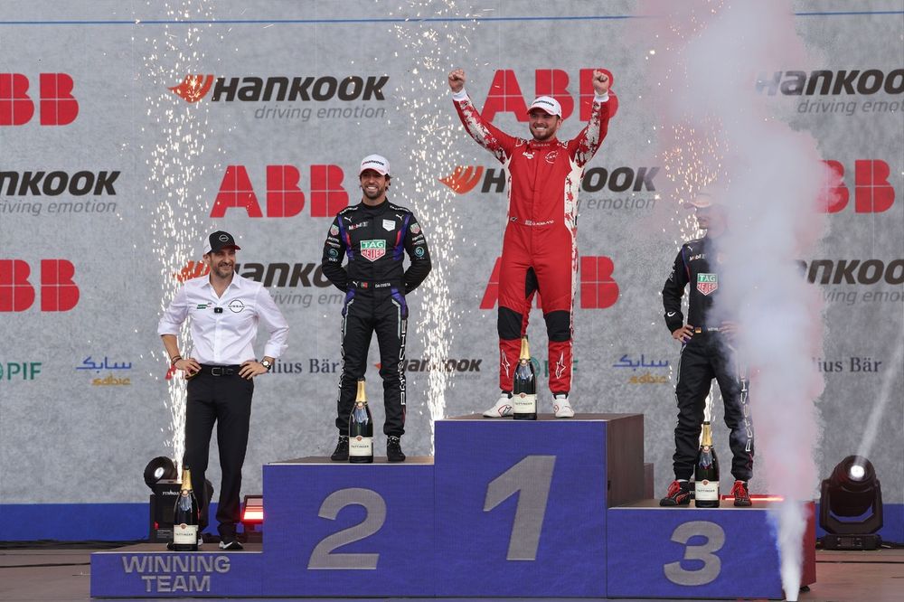 Podium: Oliver Rowland - Nissan Formula E Team, Antonio Felix da Costa - TAG Heuer Porsche Formula E Team, Pascal Wehrlein - TAG Heuer Porsche Formula E Team