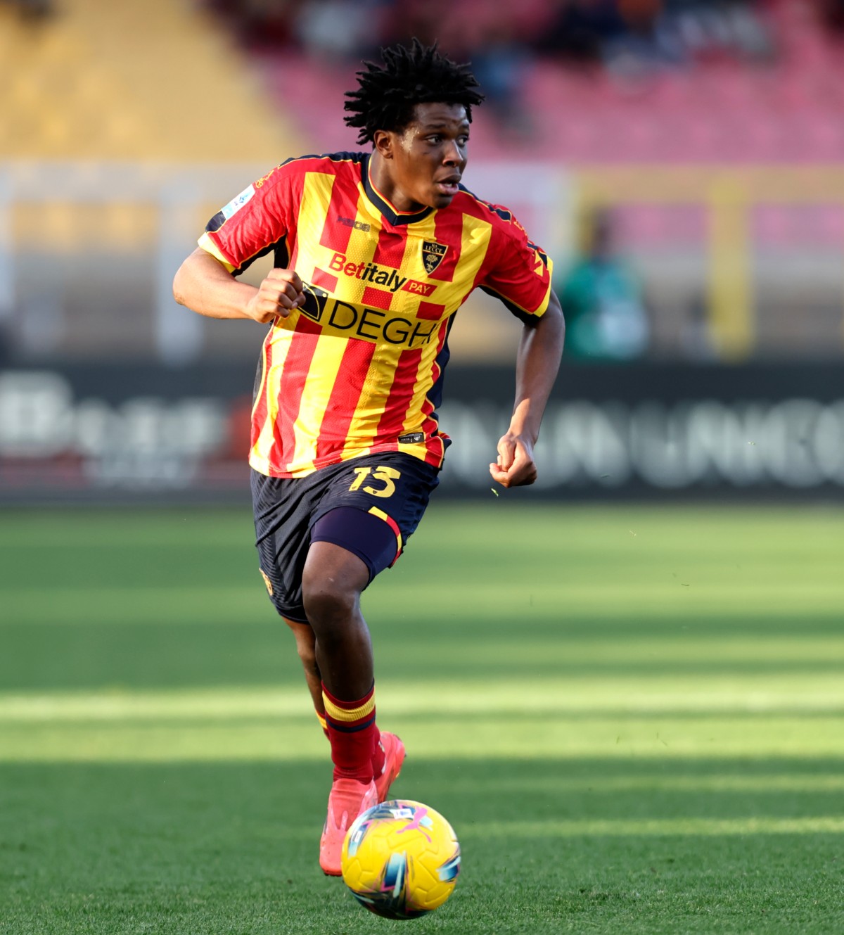 Patrick Dorgu en action pour Lecce