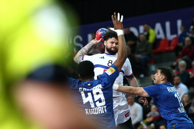 Elohim Prandi lors du match du tour préliminaire du Mondial de handball entre le Koweït et la France au centre sportif Zatika à Porec (Croatie), le 16 janvier 2025.