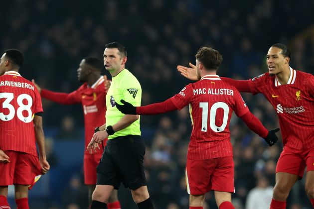 Controverse sur l-arbitrage lors du derby de Merseyside