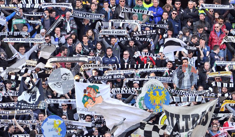 Des ultras italiens attaquent des supporters en pleine gare