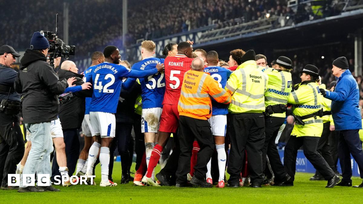 Doucoure provoque les fans de Liverpool lors du derby chaotique