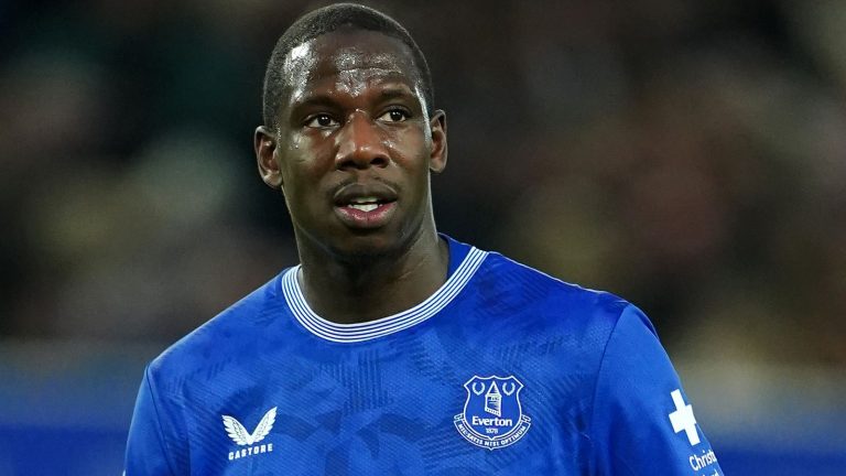 Doucoure victime d-abus raciste- enquête de la police de Merseyside