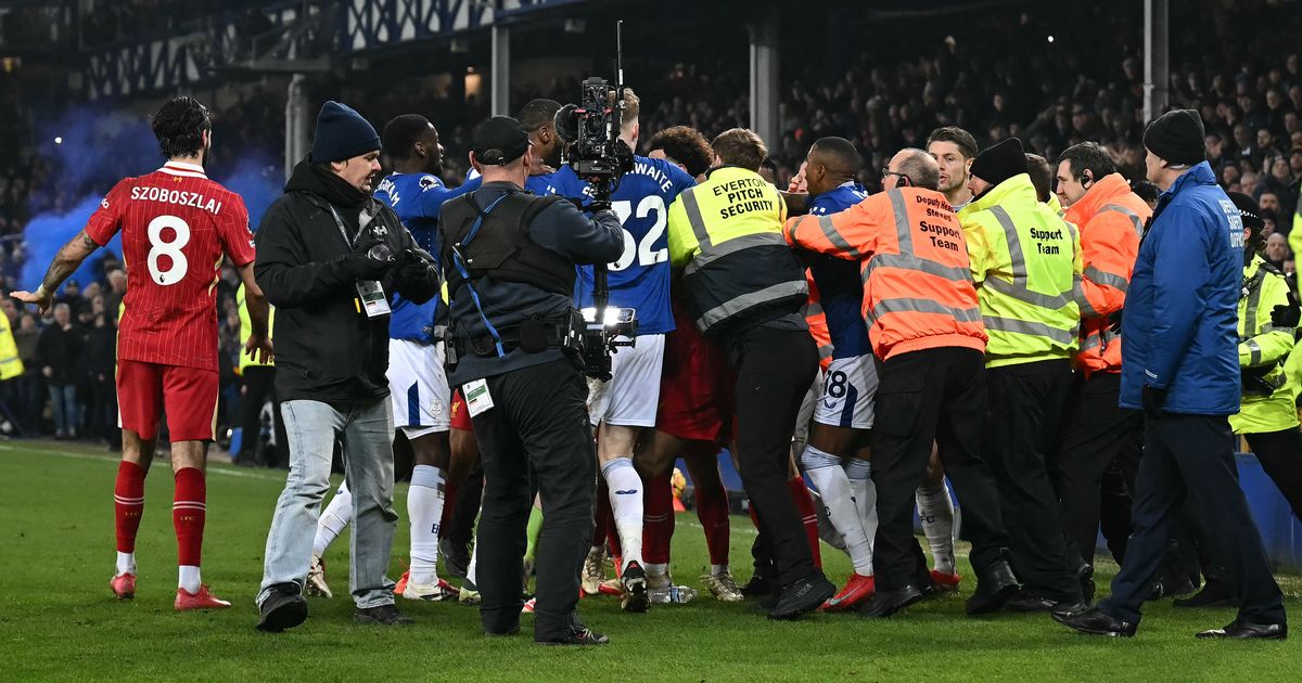 Everton-Liverpool - Le chaos des quatre cartons rouges !